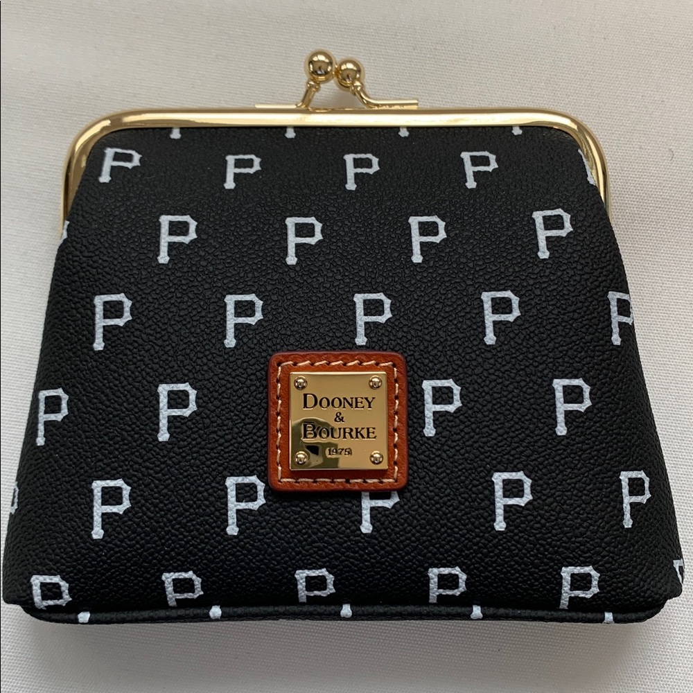 NWT - Elegant Pirates Dooney & Bourke Kisslock bag